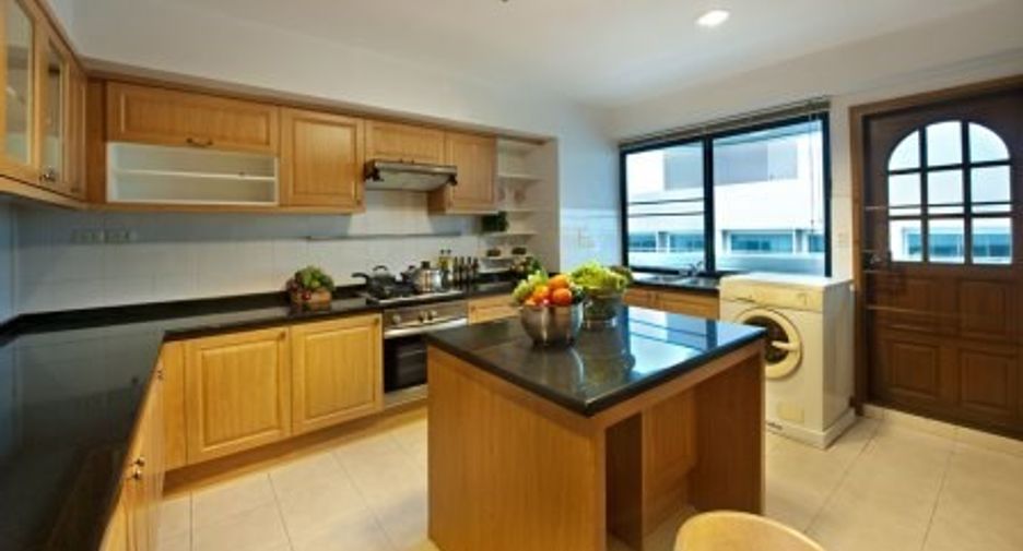 For rent 3 bedrooms condo in Watthana, Bangkok
