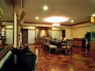Condo en alquiler de 3 habitaciones en Watthana, Bangkok