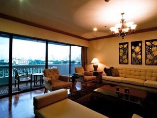 Condo en alquiler de 3 habitaciones en Watthana, Bangkok