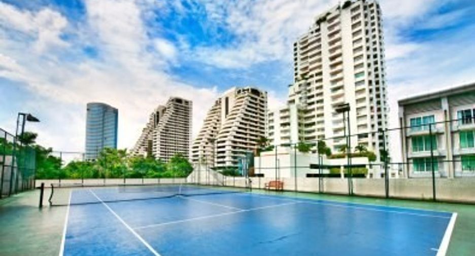 For rent 3 bedrooms condo in Watthana, Bangkok