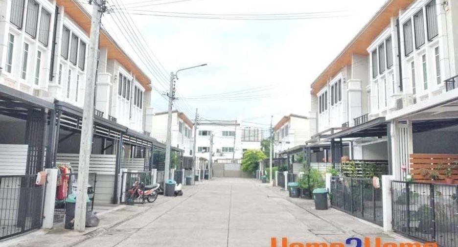 For sale 4 bedrooms townhouse in Mueang Nonthaburi, Nonthaburi