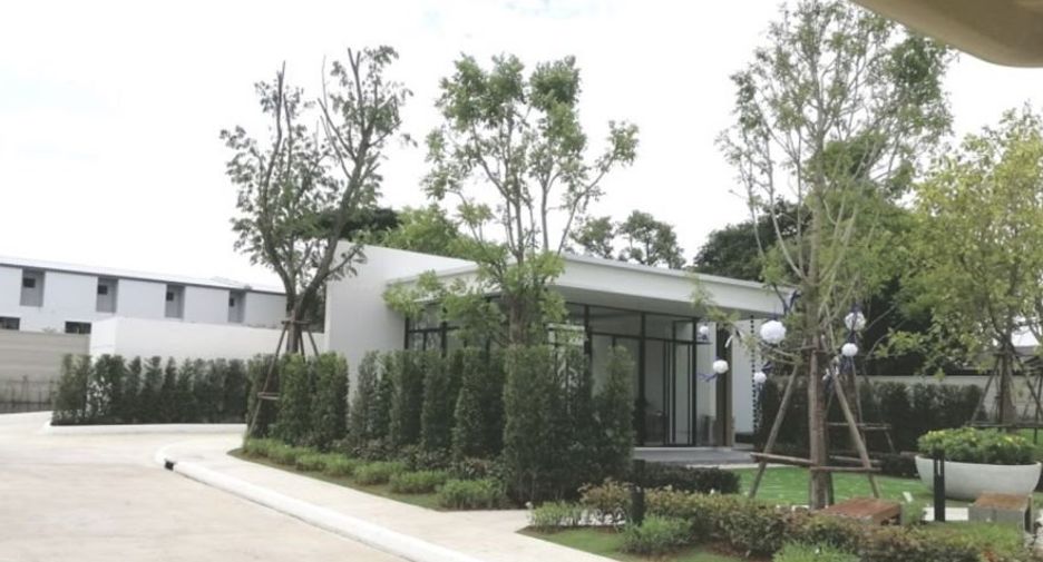 For rent 3 bedrooms townhouse in Prawet, Bangkok