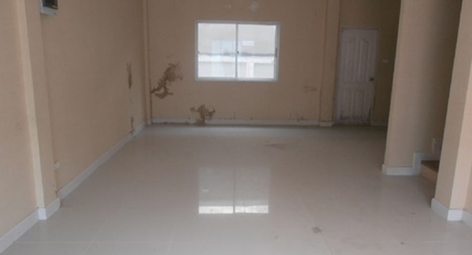 For sale 3 bedrooms townhouse in Mueang Samut Sakhon, Samut Sakhon