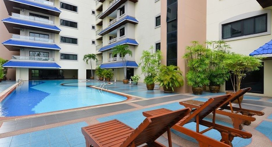 For rent 3 bedrooms condo in Watthana, Bangkok