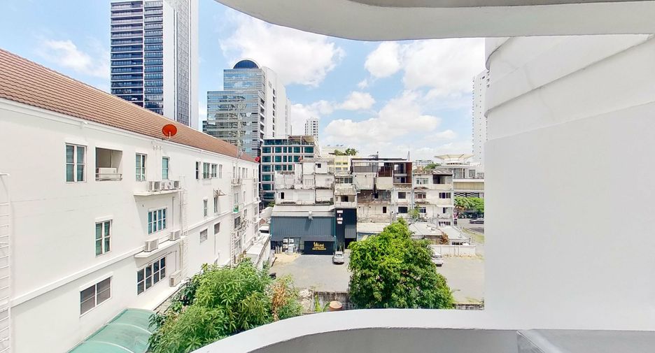 For rent 1 bed condo in Watthana, Bangkok