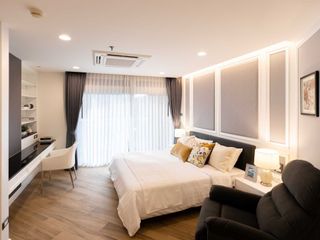 For sale 5 Beds condo in Huai Khwang, Bangkok