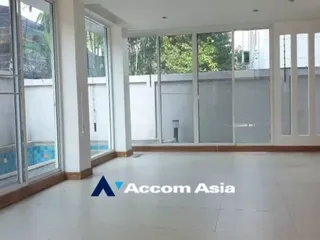 For sale 6 bed townhouse in Khlong Toei, Bangkok