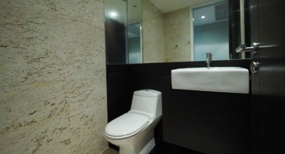 À louer et à vendre 3 chambres condo à Yan Nawa, Bangkok