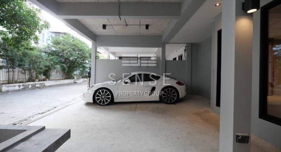 Reihenhaus zur Miete mit 3 Zimmer in Khlong Toei, Bangkok