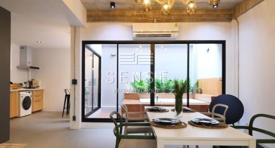 Reihenhaus zur Miete mit 3 Zimmer in Khlong Toei, Bangkok