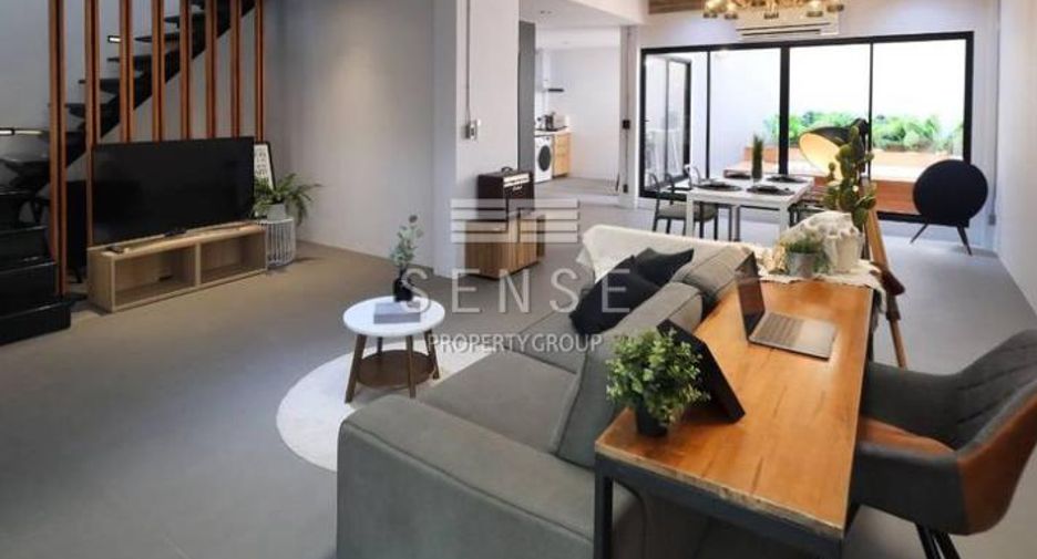 Reihenhaus zur Miete mit 3 Zimmer in Khlong Toei, Bangkok