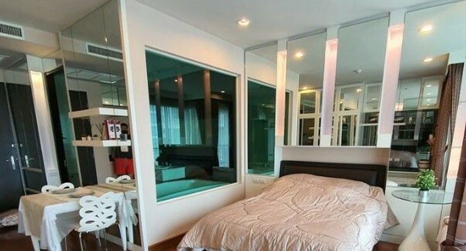 For sale studio condo in Pathum Wan, Bangkok