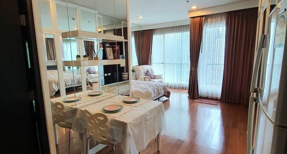 For sale studio condo in Pathum Wan, Bangkok