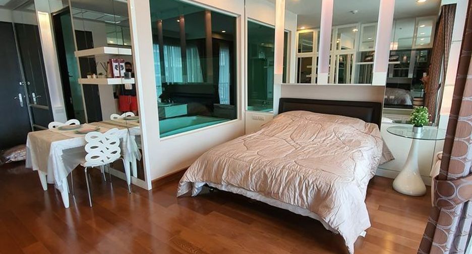 For sale studio condo in Pathum Wan, Bangkok