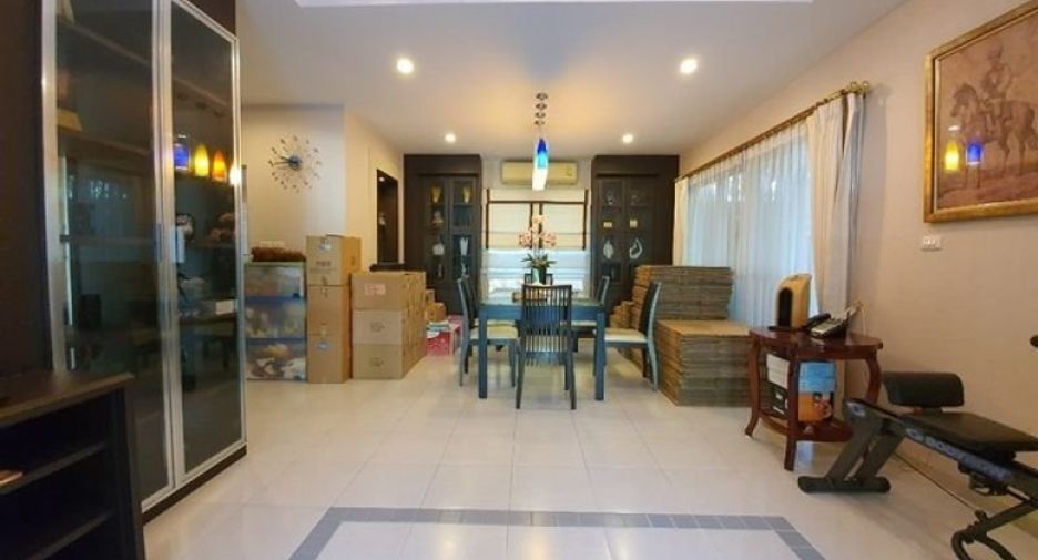 For sale 3 bedrooms house in Phasi Charoen, Bangkok