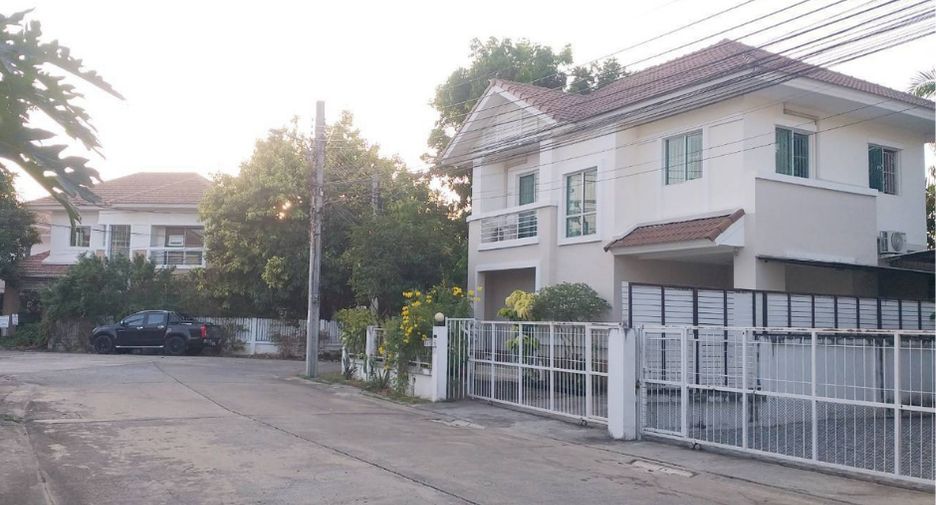 For sale 3 bed house in Lat Krabang, Bangkok