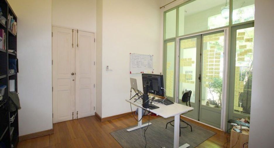 For sale 3 bedrooms house in Phaya Thai, Bangkok