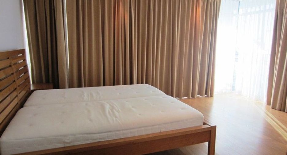 For rent 3 bed condo in Phaya Thai, Bangkok