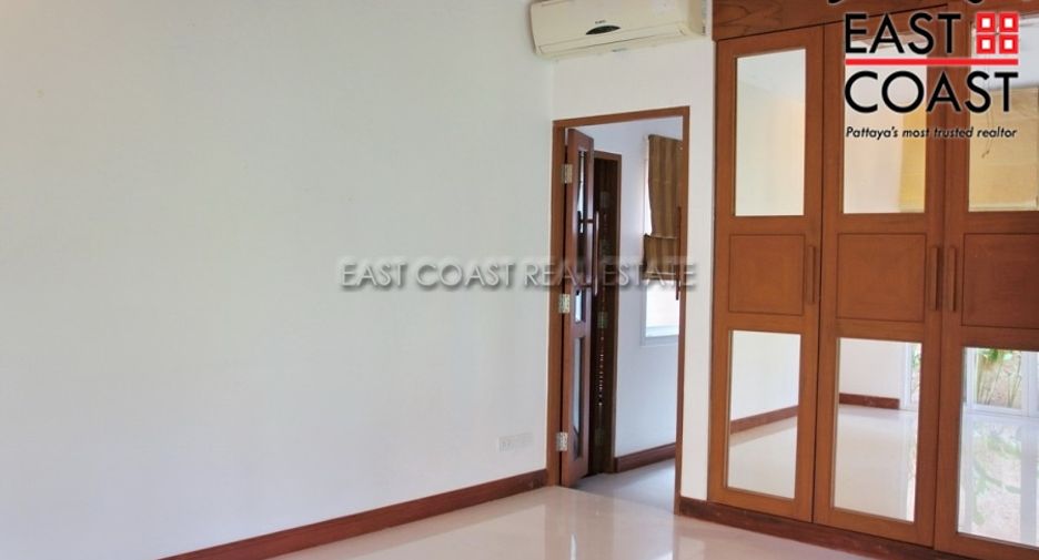 Casa en alquiler de 5 habitaciones en Bang Lamung, Chonburi