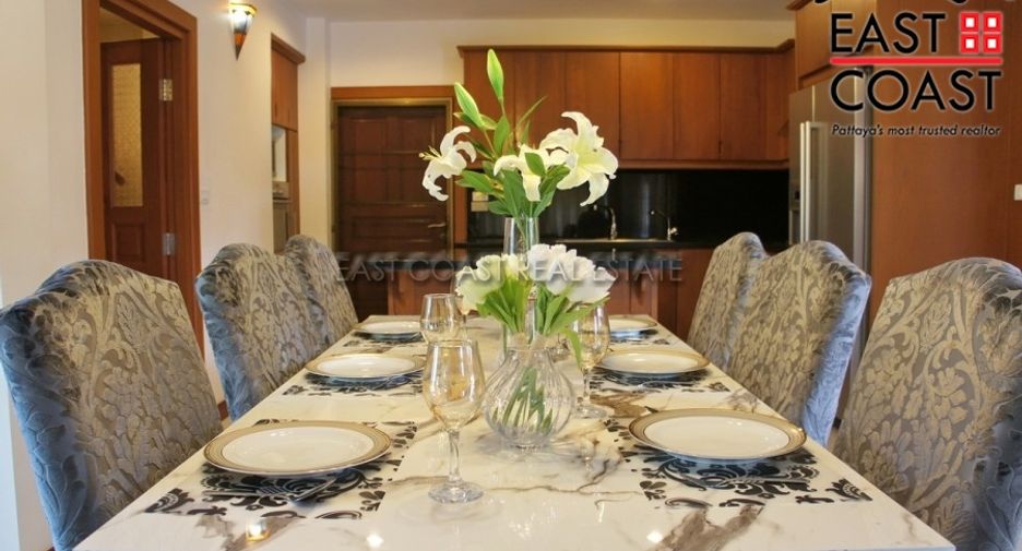 Casa en alquiler de 5 habitaciones en Bang Lamung, Chonburi