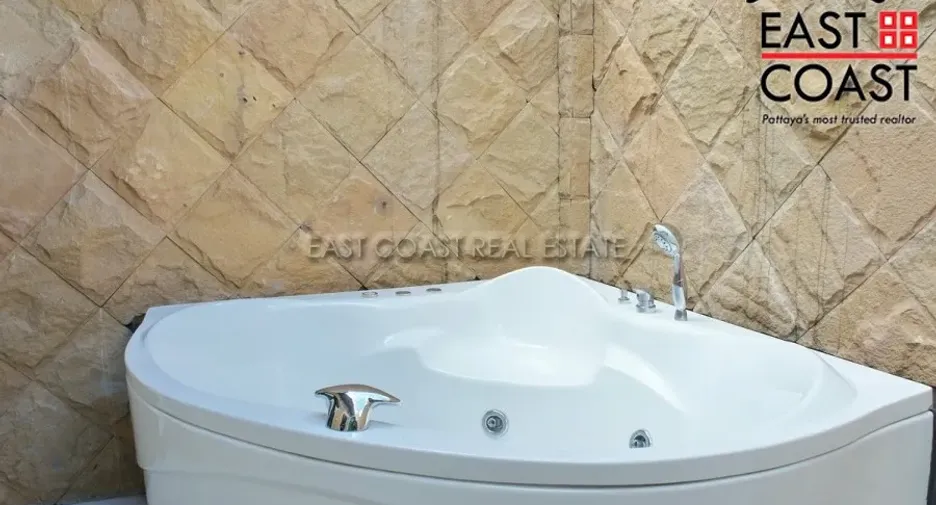 For rent 5 bedrooms house in Bang Lamung, Chonburi