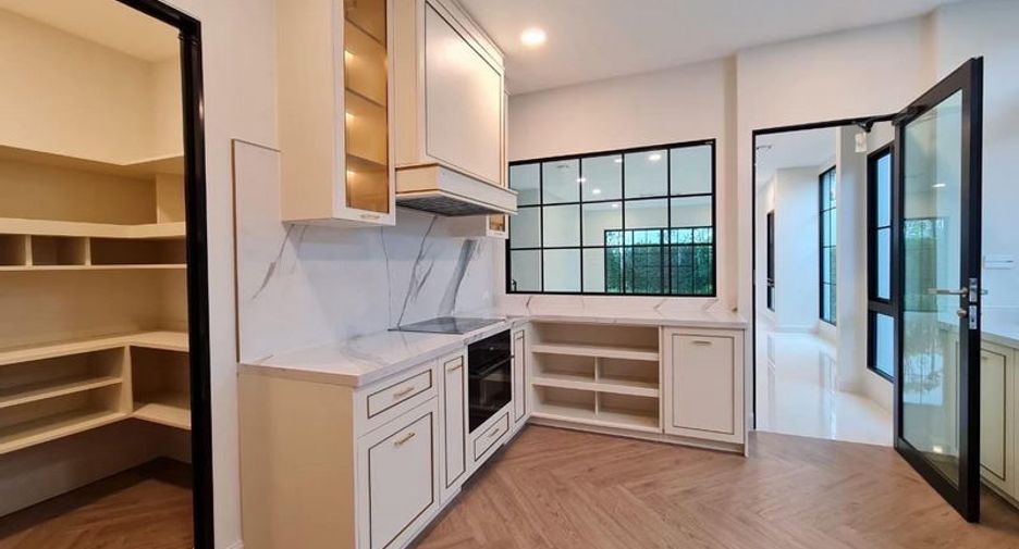For sale and for rent 4 bed house in Saphan Sung, Bangkok