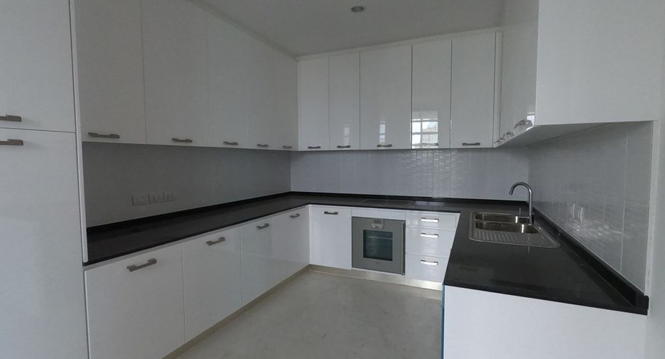 Wohnung zur Miete mit 4 Zimmer in Pathum Wan, Bangkok