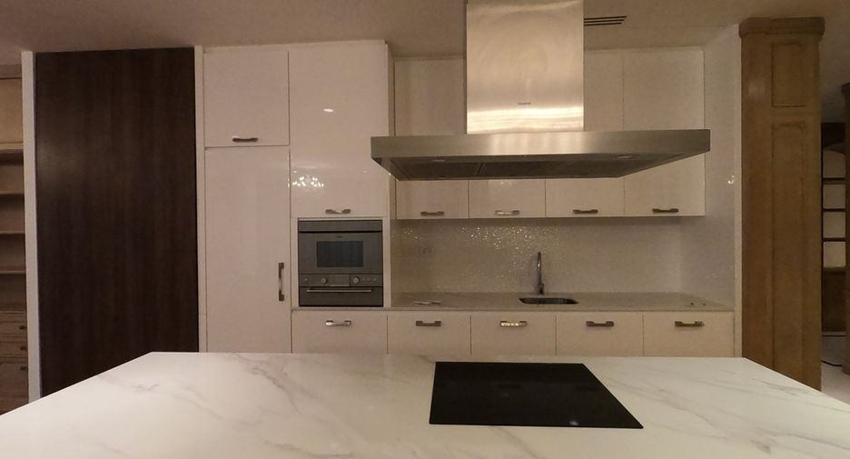 Wohnung zur Miete mit 4 Zimmer in Pathum Wan, Bangkok