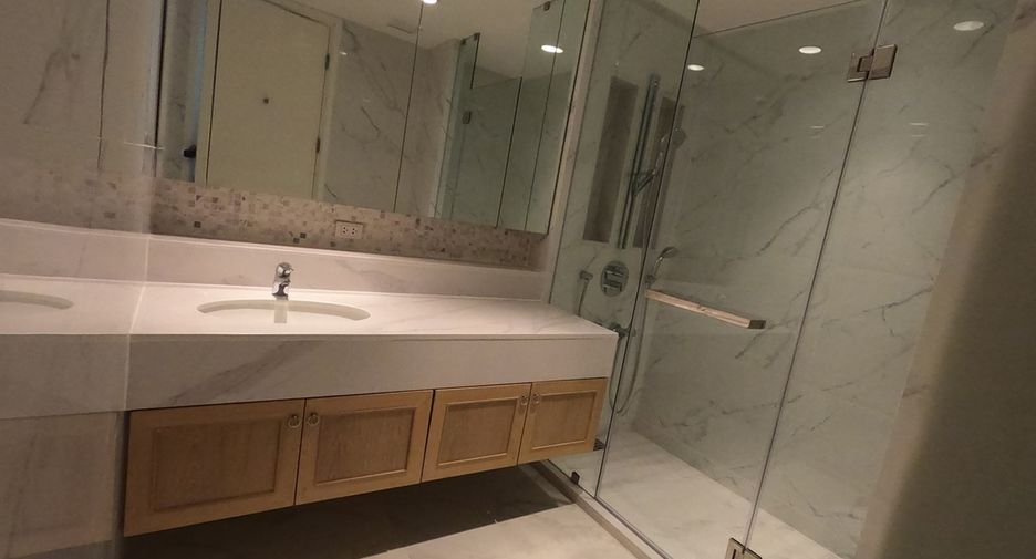 Wohnung zur Miete mit 4 Zimmer in Pathum Wan, Bangkok
