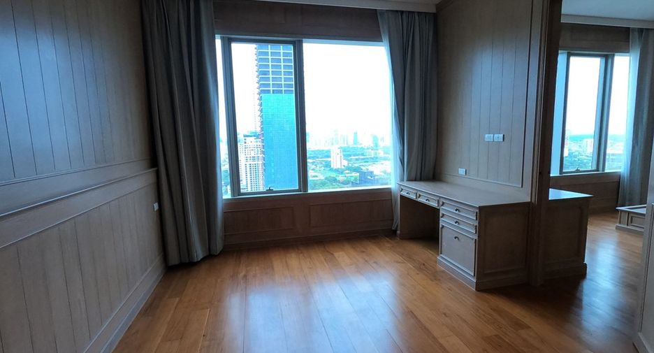 Wohnung zur Miete mit 4 Zimmer in Pathum Wan, Bangkok
