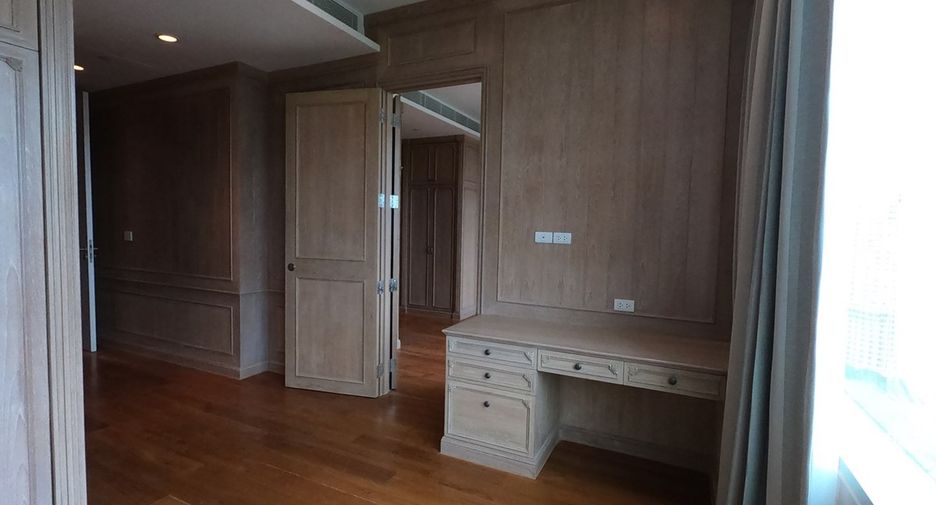 Wohnung zur Miete mit 4 Zimmer in Pathum Wan, Bangkok