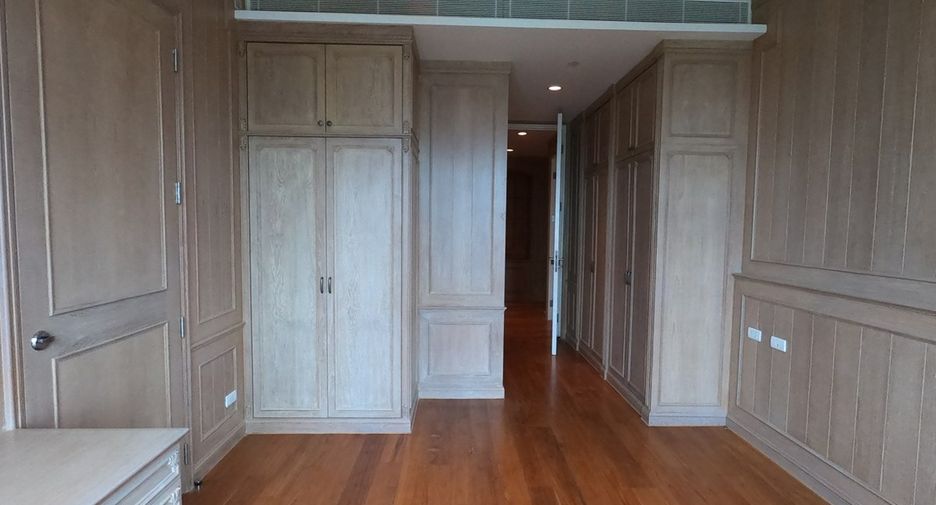 Wohnung zur Miete mit 4 Zimmer in Pathum Wan, Bangkok