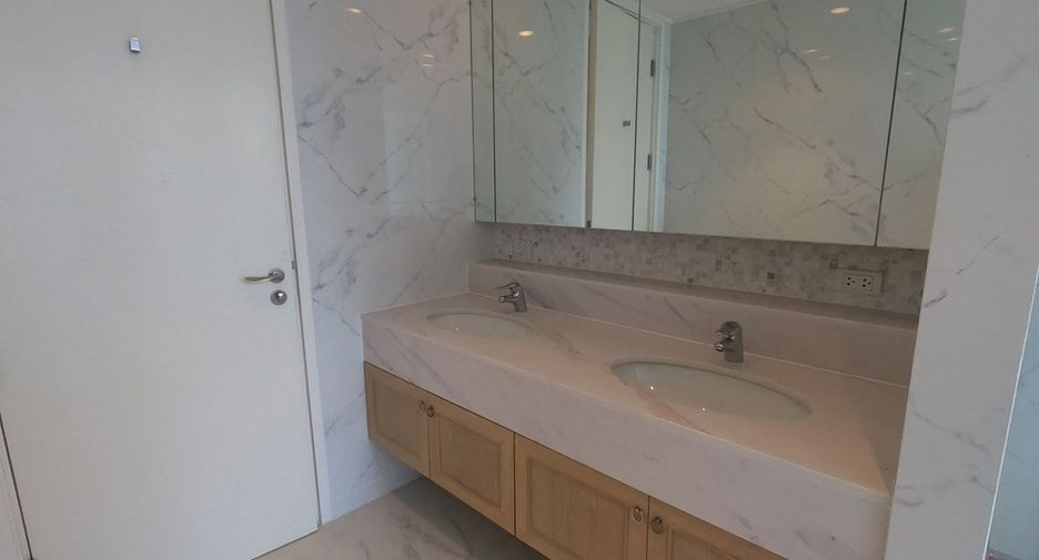 Wohnung zur Miete mit 4 Zimmer in Pathum Wan, Bangkok