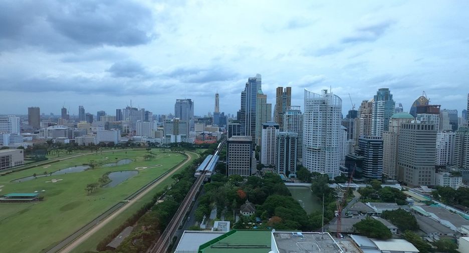 Wohnung zur Miete mit 4 Zimmer in Pathum Wan, Bangkok