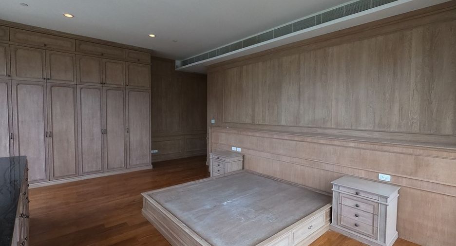Wohnung zur Miete mit 4 Zimmer in Pathum Wan, Bangkok