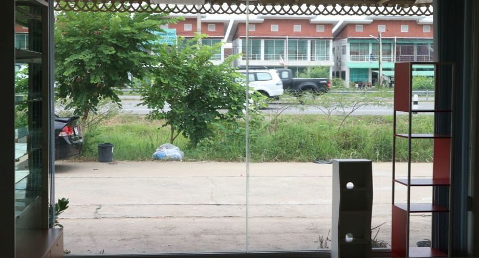 Local comercial en venta de 2 habitaciones en Hang Dong, Chiang Mai