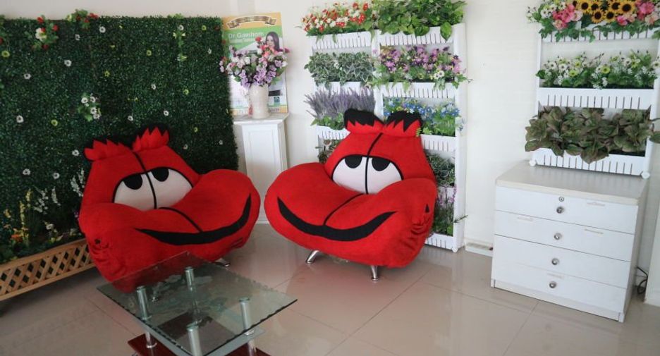 Local comercial en venta de 2 habitaciones en Hang Dong, Chiang Mai