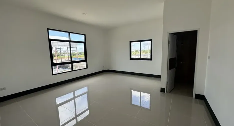 For rent and for sale warehouse in Sai Noi, Nonthaburi
