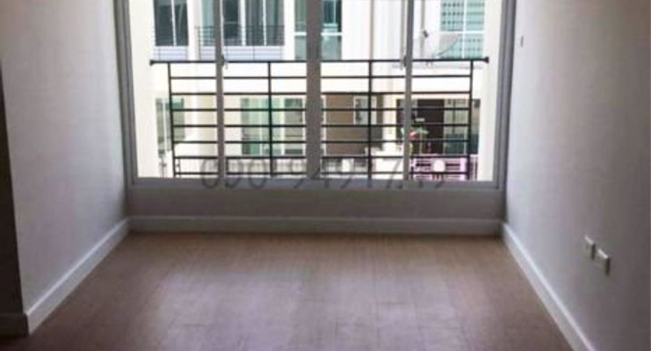 For rent 3 bedrooms townhouse in Mueang Nonthaburi, Nonthaburi