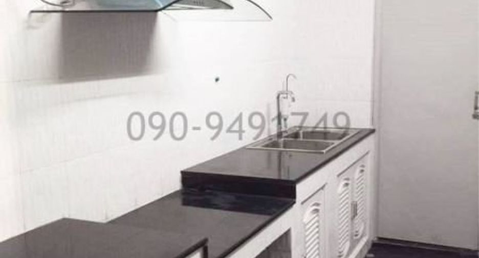 For rent 3 bedrooms townhouse in Mueang Nonthaburi, Nonthaburi