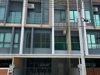 For sale 5 bed townhouse in Bueng Kum, Bangkok