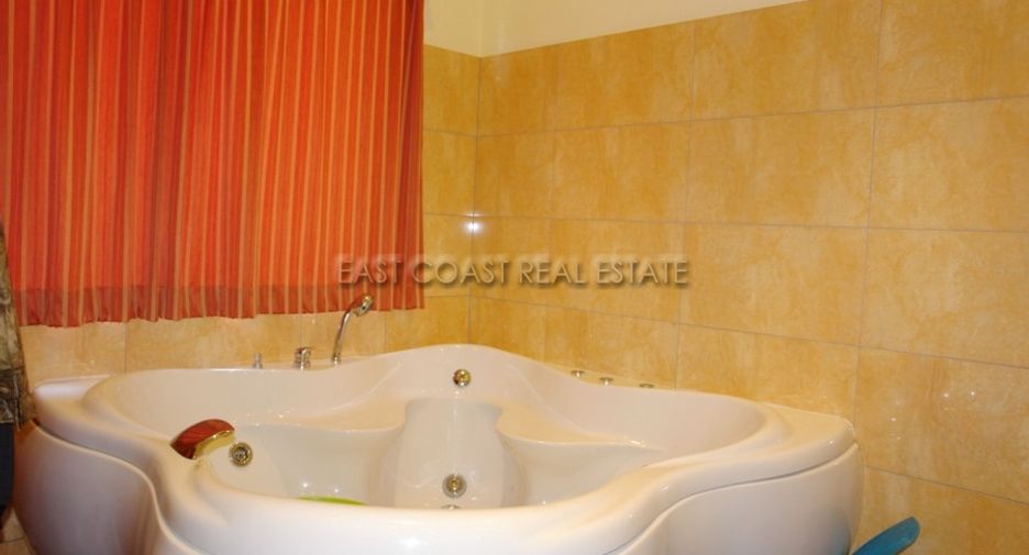For sale 5 ベッドルーム house in Bang Lamung, Chonburi
