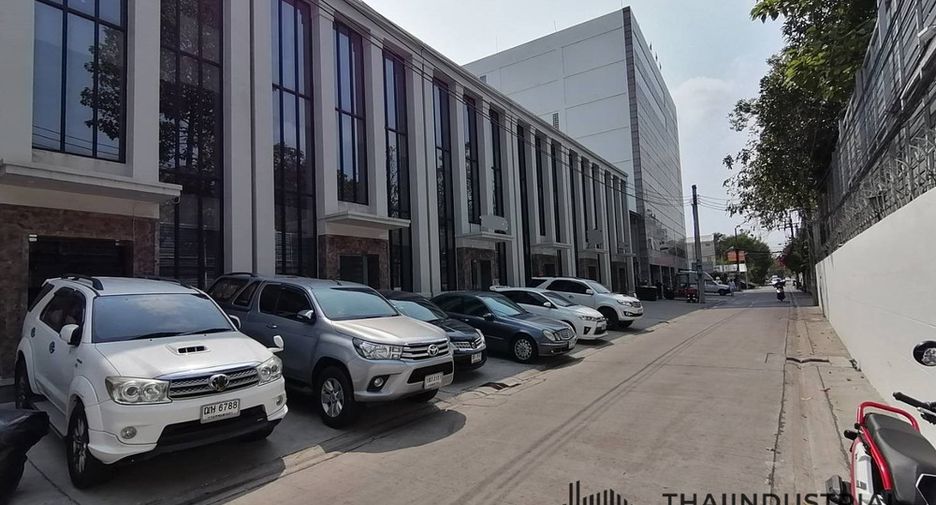 For rent warehouse in Phra Khanong, Bangkok
