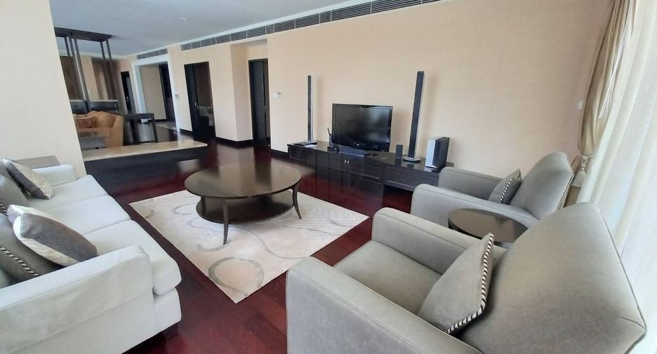 À louer 4 chambres condo à Pathum Wan, Bangkok