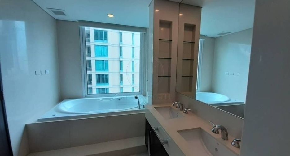 À louer 4 chambres condo à Pathum Wan, Bangkok