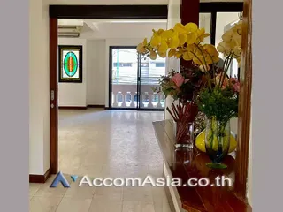 For rent 8 bed townhouse in Khlong Toei, Bangkok