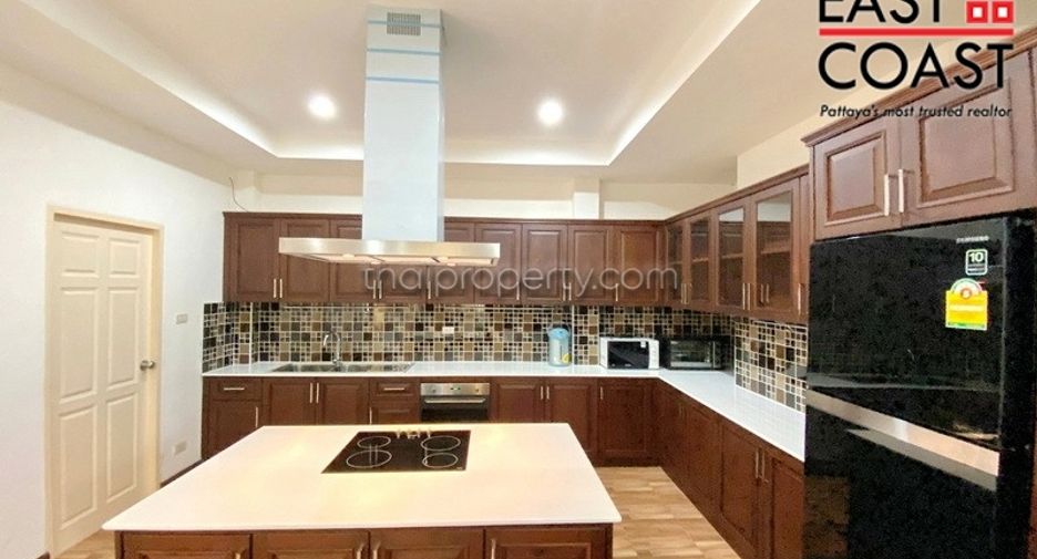 Продажа 4 спальни дом в Саттахип, Чонбури