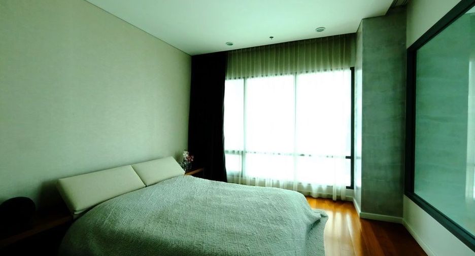 For sale 3 bedrooms condo in Khlong Toei, Bangkok