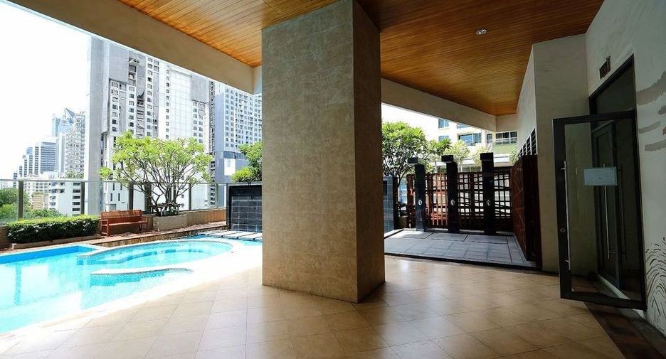 For sale 3 bedrooms condo in Khlong Toei, Bangkok