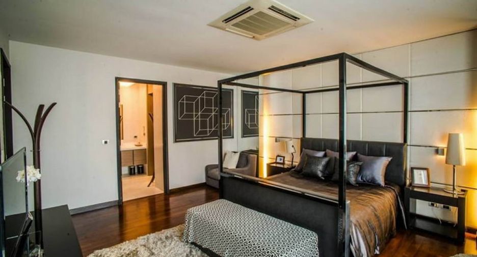 For sale そして for rent studio townhouse in Watthana, Bangkok